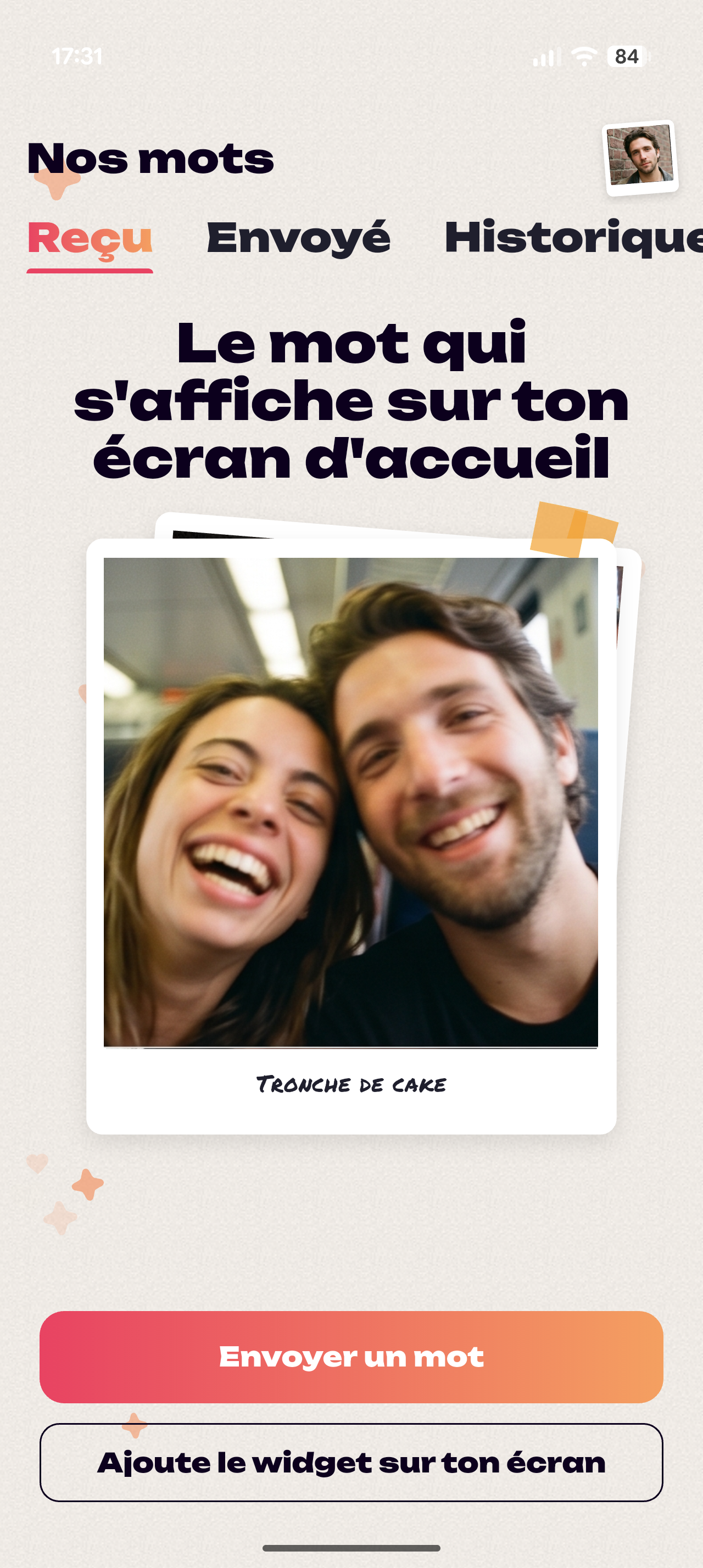 Écran « Reçu » de BillyDoo : un selfie du couple mort de rire, en petite photo encadrée, accompagné du mot « Tronche de cake »